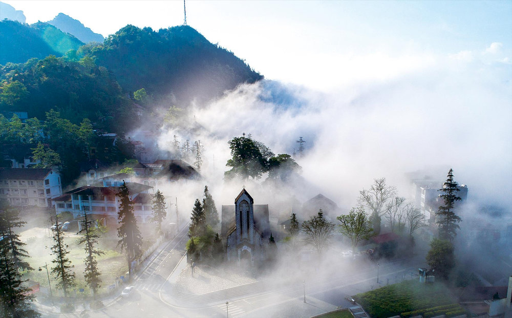 Winter temperatures in Sapa vary significantly depending on both altitude and time of day